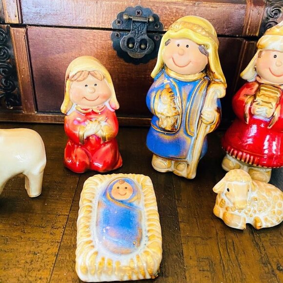 2004 Enesco Nativity Scene Set of 12 w/ Wooden Storage Box – Vintage Ceramic Fig - Picture 6 of 8